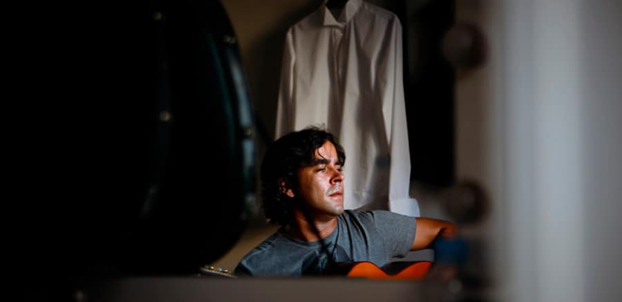 El guitarrista Dani Casares posa para deflamenco.es